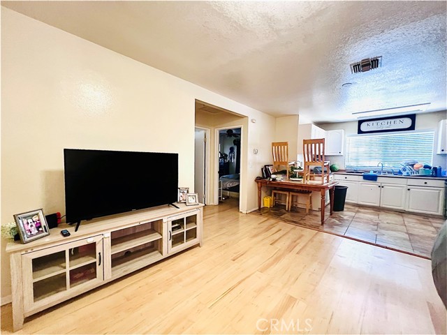 Detail Gallery Image 6 of 31 For 1190 S Thomas St, Pomona,  CA 91766 - – Beds | – Baths