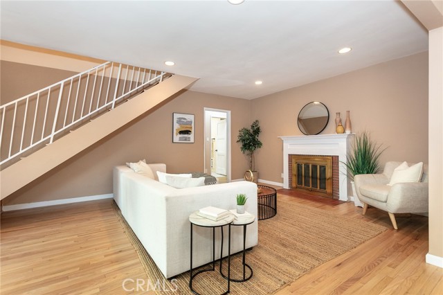 420 Canyon Drive, Glendale CA: https://media.crmls.org/medias/e0ef5a0f-0ff2-4f2d-9999-458fa9742c20.jpg