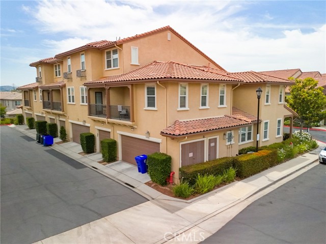 28426 Herrera Street, Valencia CA: https://media.crmls.org/medias/e0f0e1c5-161e-414d-b291-f8f52c319ae7.jpg