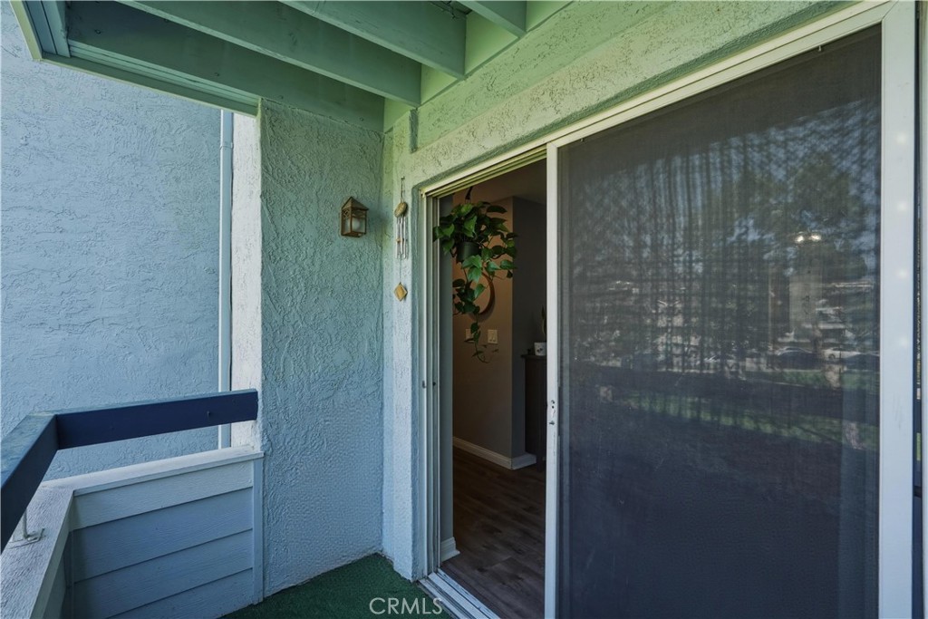 https://media.crmls.org/medias/e0f0ec9d-5e8a-4609-9242-c22d61fe7dc8.jpg?preset=X-Large