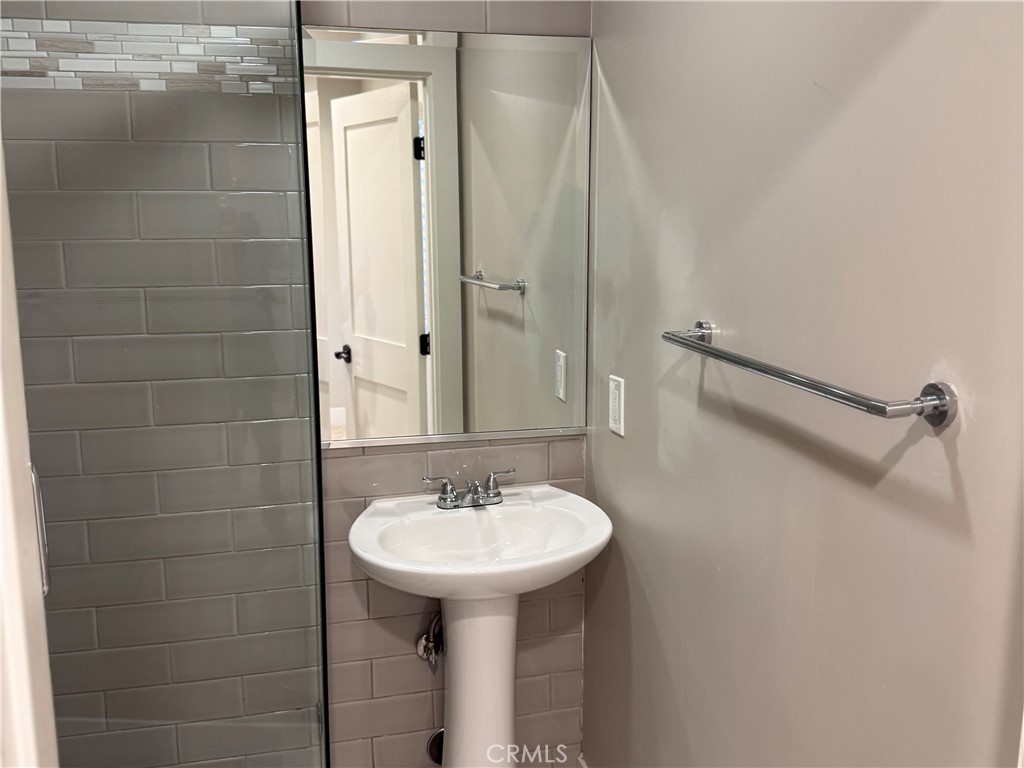 https://media.crmls.org/medias/e0f15426-1741-4450-a4ef-5aaf7dcd7595.jpg?preset=X-Large