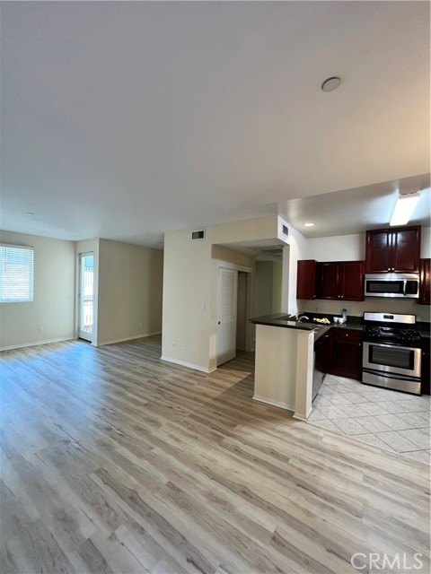 13941 Sherman Way, Van Nuys CA: https://media.crmls.org/medias/e0f38276-3518-4754-938b-b3f64d95236f.jpg