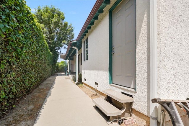 6648 Gaviota Avenue, Van Nuys CA: https://media.crmls.org/medias/e0f3960d-1f28-4aaf-a851-e60e69ea1da3.jpg