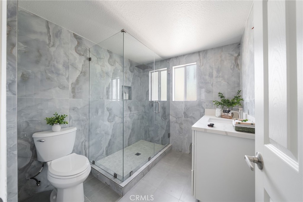 https://media.crmls.org/medias/e0f4e031-23bc-49cc-b631-6b6b6de84f4c.jpg?preset=X-Large