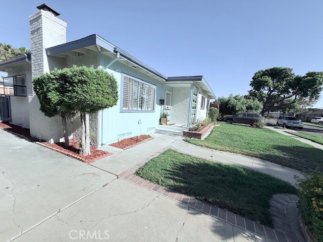 2690 Senasac Avenue, Long Beach CA: https://media.crmls.org/medias/e0f4e735-d827-451e-891e-10aa2d470340.jpg