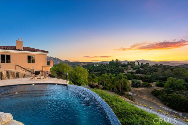 24410 Mulholland, Calabasas CA: https://media.crmls.org/medias/e0f550cf-3c12-4c14-8a7f-9c87925fcd8e.jpg