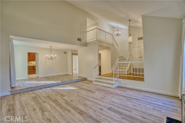 Detail Gallery Image 9 of 29 For 19946 Turnberry, Tarzana,  CA 91356 - 4 Beds | 2/1 Baths