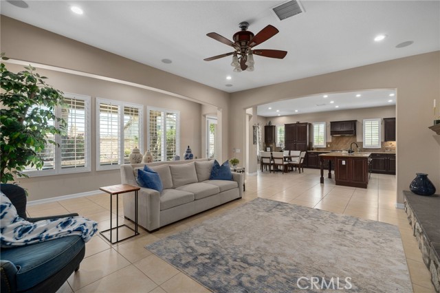 8416 Sunset Rose Drive, Corona CA: https://media.crmls.org/medias/e0f6142a-daff-480e-ab9c-f90c8ec2848e.jpg