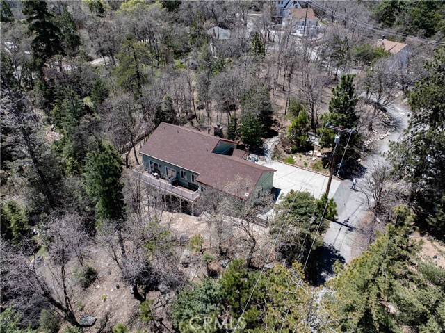 949 Inspiration Drive, Lake Arrowhead CA: https://media.crmls.org/medias/e0f6a2b4-2d5a-4e05-b833-b4e494c2fb69.jpg