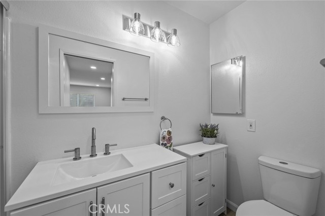 Detail Gallery Image 10 of 19 For 1043 Border Ave, Corona,  CA 92882 - 2 Beds | 2 Baths