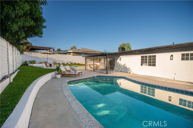 9355 Ruffner Avenue, Northridge CA: https://media.crmls.org/medias/e0f8cf13-eaf0-4638-8461-bfe947ef4ee4.jpg