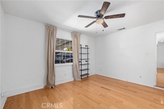 Detail Gallery Image 22 of 39 For 17419 Leadwell, Lake Balboa,  CA 91406 - 4 Beds | 2 Baths