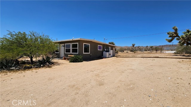 Detail Gallery Image 11 of 39 For 1240 Geronimo Trl, Yucca Valley,  CA 92284 - 1 Beds | 1 Baths