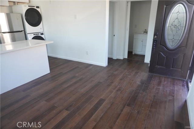Detail Gallery Image 3 of 12 For 10558 Langmuir Ave, Sunland,  CA 91040 - 2 Beds | 1/1 Baths