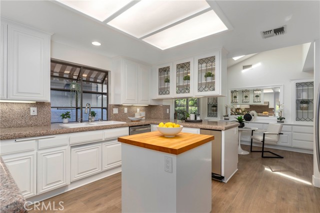 Detail Gallery Image 8 of 42 For 24412 Voltara Ct, Calabasas,  CA 91302 - 4 Beds | 4 Baths