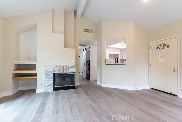 1033 S Dewcrest Drive, Anaheim CA: https://media.crmls.org/medias/e0fb6838-5c01-49e3-be60-2afd37be767f.jpg