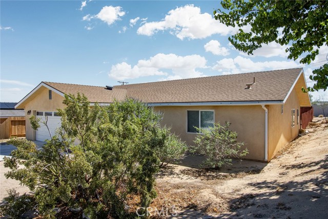 Detail Gallery Image 4 of 6 For 6649 Pine Spring Ave, Twentynine Palms,  CA 92277 - 3 Beds | 2 Baths