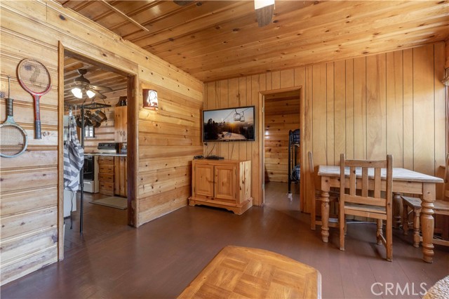 Detail Gallery Image 18 of 27 For 796 Silver Tip Dr, Big Bear Lake,  CA 92315 - 2 Beds | 2 Baths