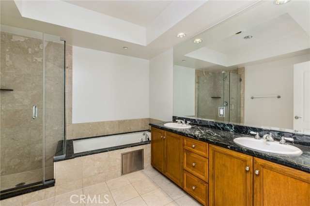 Detail Gallery Image 11 of 14 For 320 S Willaman Dr #301,  Los Angeles,  CA 90048 - 2 Beds | 2 Baths