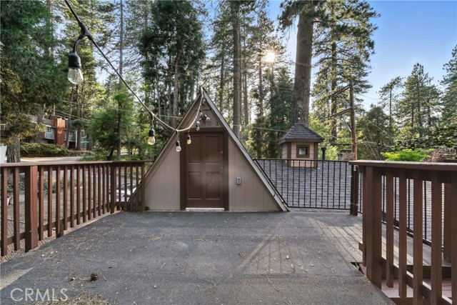 373 Redwood Lane, Crestline CA: https://media.crmls.org/medias/e0fd40ef-b36c-4b0e-af80-34ce23496b2a.jpg