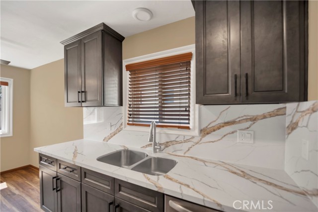 Detail Gallery Image 3 of 22 For 2214 E 2nd St #6,  Long Beach,  CA 90803 - 2 Beds | 1/1 Baths