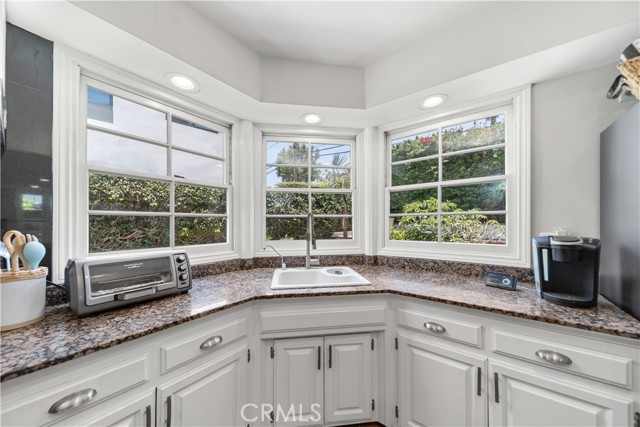 1733 Bayou Way, Seal Beach CA: https://media.crmls.org/medias/e0fdcaf5-a08c-4bc9-aad6-a433442a38c9.jpg