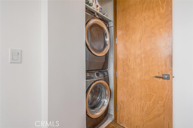 221 17th, Manhattan Beach, California 90266, 5 Bedrooms Bedrooms, ,6 BathroomsBathrooms,Residential,For Sale,17th,SR26091960