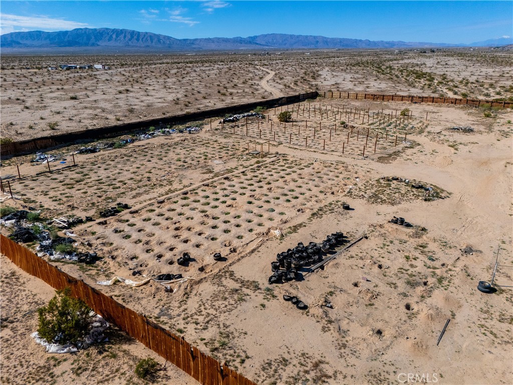 https://media.crmls.org/medias/e0ff0c46-b110-47e7-b07c-6d95341e2841.jpg?preset=X-Large