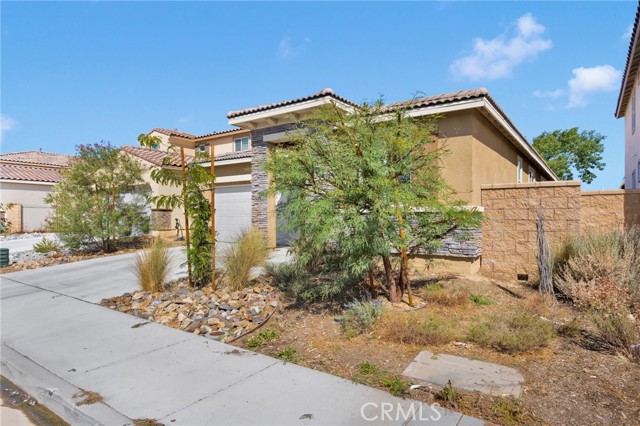 Detail Gallery Image 3 of 23 For 13056 Lancaster, Hesperia,  CA 92344 - 3 Beds | 2 Baths