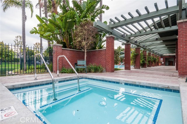 24 Bermuda Court, Manhattan Beach, California 90266, 3 Bedrooms Bedrooms, ,1 BathroomBathrooms,Residential,Sold,Bermuda,SB17026195