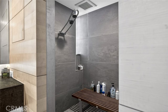 Detail Gallery Image 38 of 62 For 219 Colton, Newport Beach,  CA 92663 - 4 Beds | 3 Baths