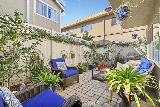 790 Meyer Lane, Redondo Beach, California 90278, 2 Bedrooms Bedrooms, ,1 BathroomBathrooms,Residential,For Sale,Meyer,SB25040902