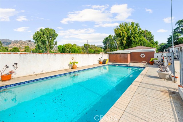 22226 Devonshire Street, Chatsworth CA: https://media.crmls.org/medias/e100e19a-ea40-410d-b3da-f0bd0db5462f.jpg