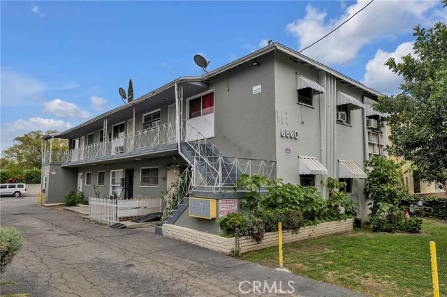 6862 Hazeltine Avenue, Van Nuys CA: https://media.crmls.org/medias/e1011a2c-6ee0-42b8-8837-0fb093be3276.jpg