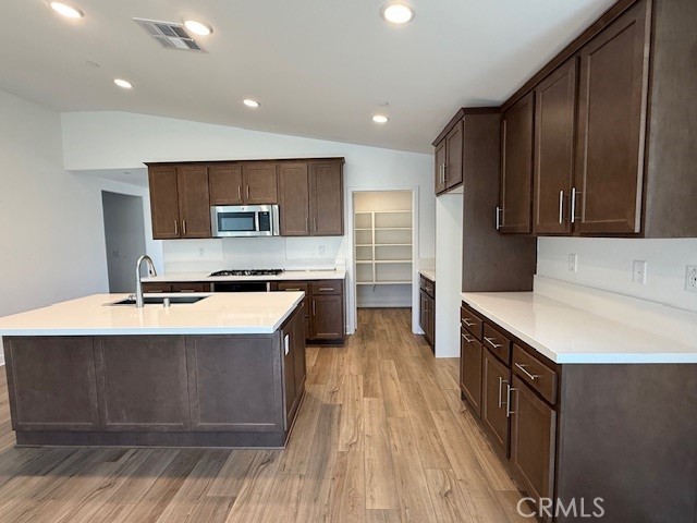 1528 Beacon Drive, Beaumont CA: https://media.crmls.org/medias/e1024b64-b924-432c-8809-a6d4fbc56ed6.jpg