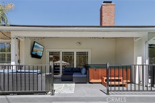 13340 Aetna Street, Valley Glen CA: https://media.crmls.org/medias/e103adeb-8fde-4a25-bbc3-c123fbad690d.jpg