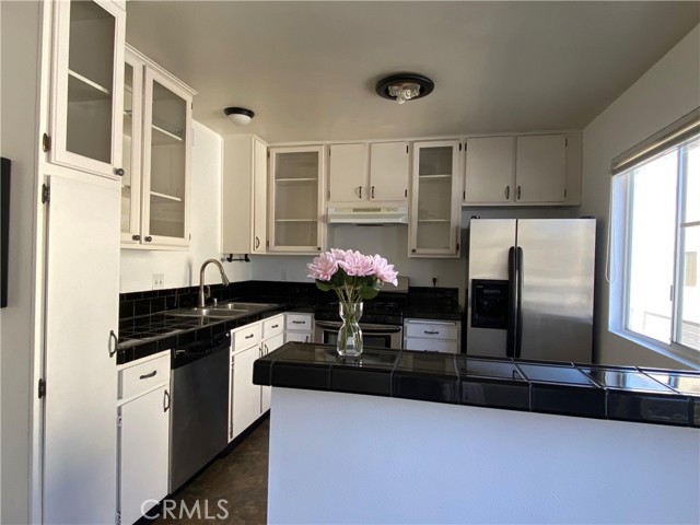 7738 Via Napoli, Burbank CA: https://media.crmls.org/medias/e104e43a-ca04-4c34-a3b4-71e62fb42738.jpg