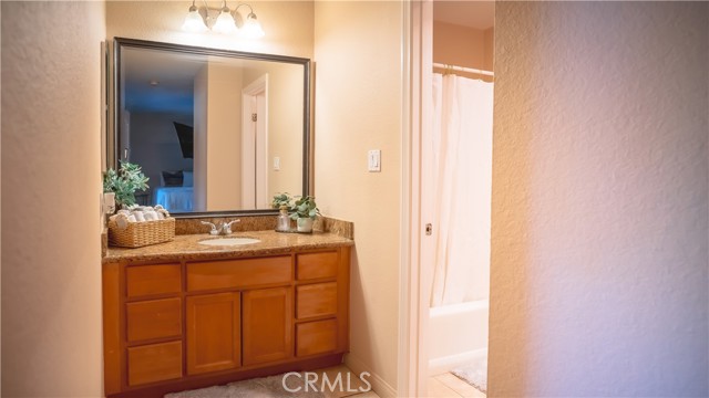 Detail Gallery Image 6 of 10 For 1345 Cabrillo Park Dr #B14,  Santa Ana,  CA 92701 - 1 Beds | 1 Baths