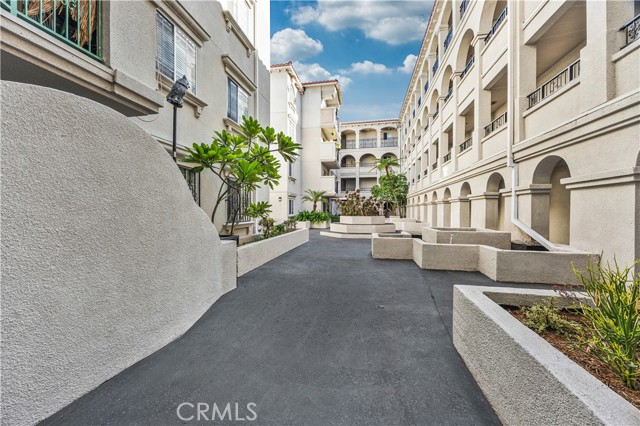 Detail Gallery Image 38 of 41 For 7018 Rita Ave #404,  Huntington Park,  CA 90255 - 3 Beds | 2 Baths