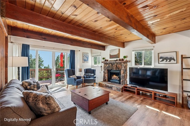 Detail Gallery Image 6 of 24 For 2409 Spring Oak Dr, Running Springs,  CA 92382 - 2 Beds | 2 Baths