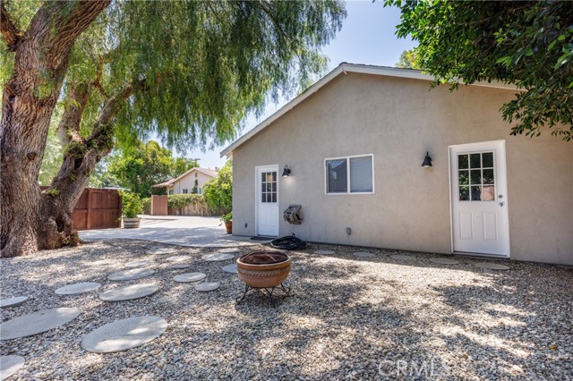 7441 Sylvia Avenue, Reseda CA: https://media.crmls.org/medias/e106ea18-0afa-48e2-b983-3cee21a5984a.jpg