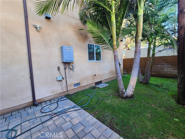 Detail Gallery Image 15 of 29 For 6848 Encino, Encino,  CA 91406 - 3 Beds | 3 Baths