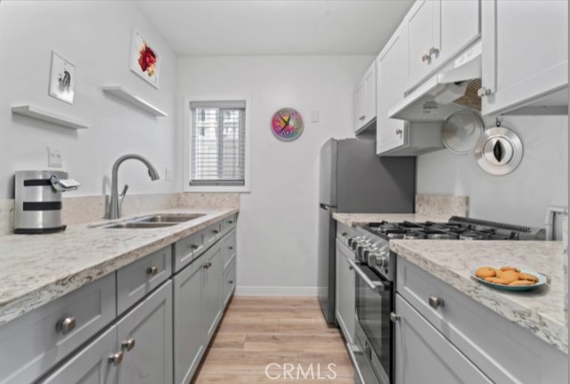 5331 E Ocean Boulevard, Long Beach CA: https://media.crmls.org/medias/e107ed31-6264-4648-a525-ed4abe4a658f.jpg