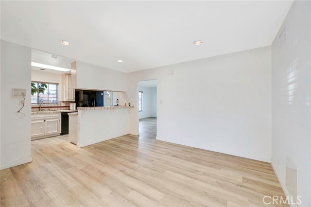 19342 Salmon Lane, Huntington Beach CA: https://media.crmls.org/medias/e1081b9e-3bc5-4564-9d13-b2988ff0ffd1.jpg