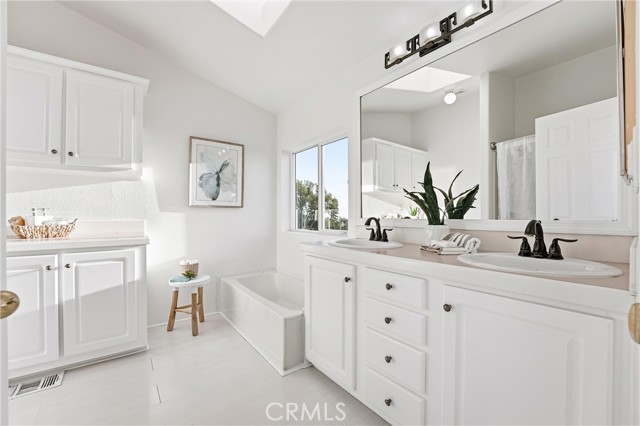 Detail Gallery Image 18 of 39 For 30802 Pacific Coast Hwy, A0 #A0,  Laguna Beach,  CA 92651 - 3 Beds | 2 Baths