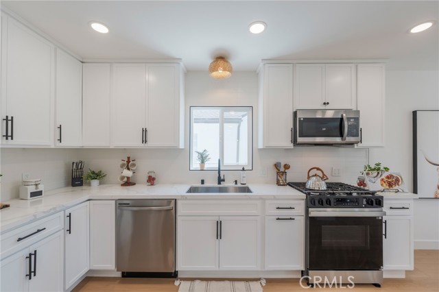 Detail Gallery Image 8 of 32 For 4224 Falcon, Long Beach,  CA 90807 - 4 Beds | 2 Baths