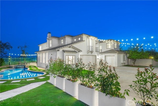 3318 Durham Court, Burbank CA: https://media.crmls.org/medias/e10b8fc5-d6cb-4ea7-ab4e-d76f43af8802.jpg