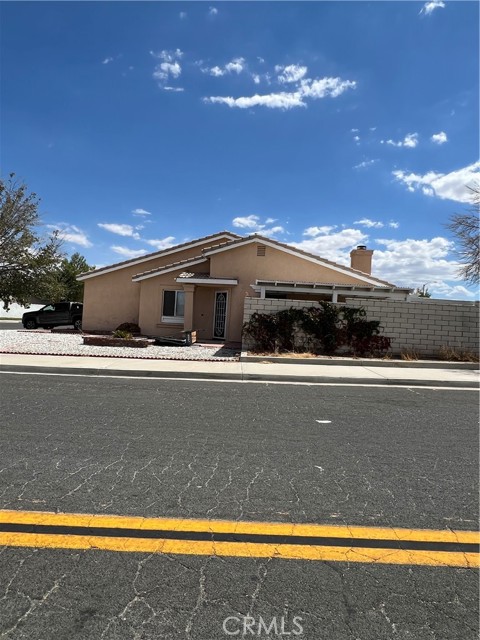 Detail Gallery Image 1 of 12 For 14211 Surrey Ct, Victorville,  CA 92394 - 3 Beds | 2 Baths