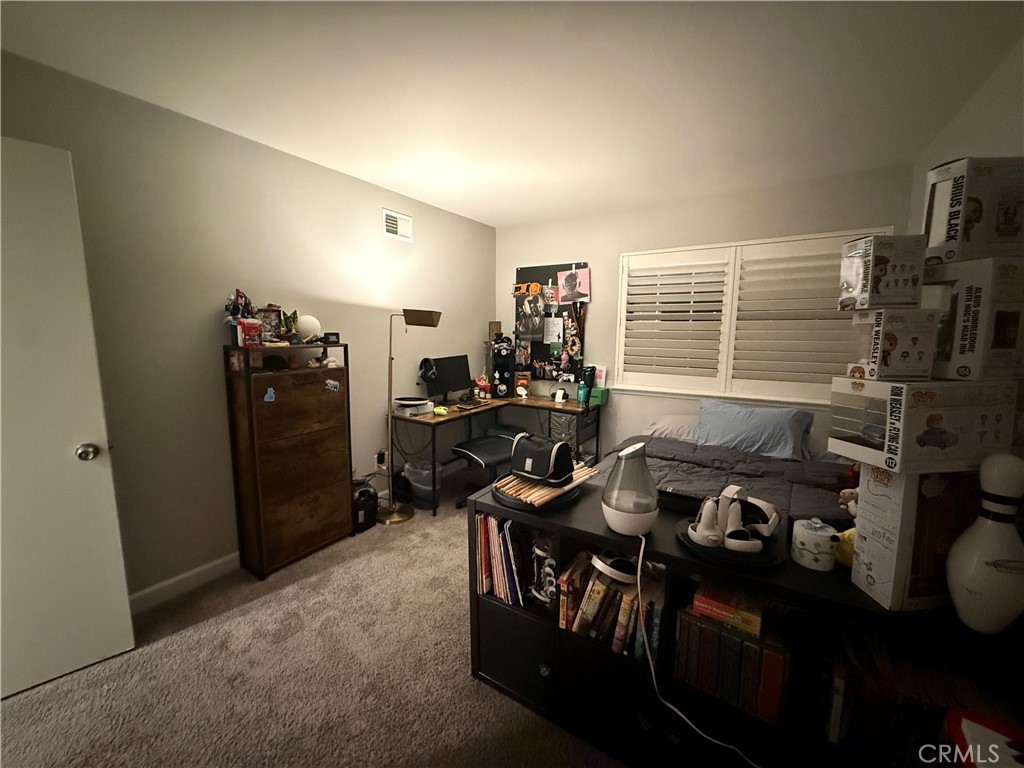 https://media.crmls.org/medias/e10b94f3-c9d1-4c82-9df0-ac703f4556d1.jpg?preset=X-Large