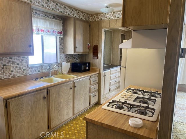 38 Elm Via, Anaheim CA: https://media.crmls.org/medias/e10b980b-5664-4c98-93e5-ffd49ec8e0c1.jpg